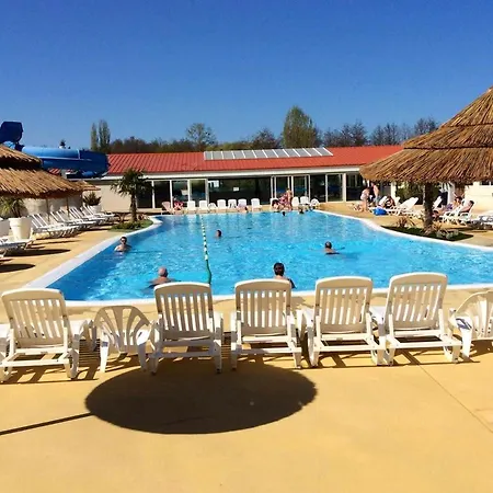 Propriete De 2 Chambres A Avec Piscine Partagee Et Jardin Clos A 5 Km De La Plage Prázdninový dům *
