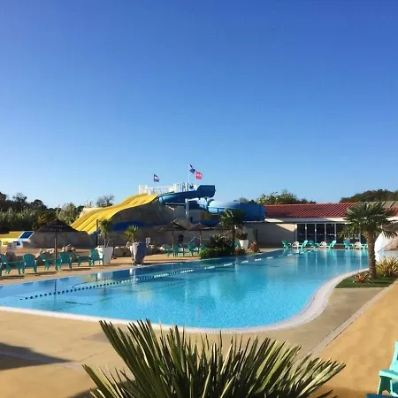 Propriete De 2 Chambres A Avec Piscine Partagee Et Jardin Clos A 5 Km De La Plage Prázdninový dům